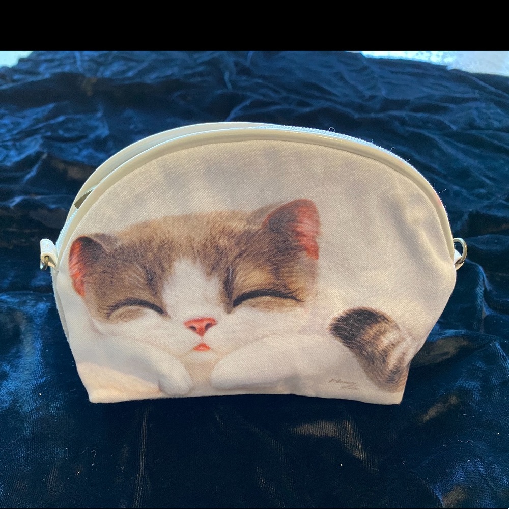 Cat graphic bag with optional straps